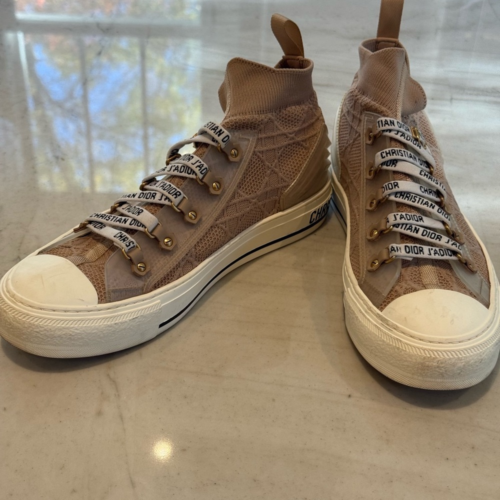 Dior Women’s Tan High-Top Sneakers sz 9